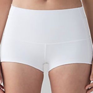 Lululemon wunder under 2” shorts size 8